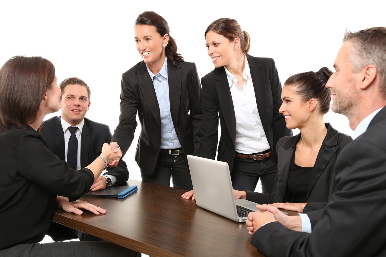 People, business, meeting — Eladelantado Delivers Editorials Rooted in Local Context